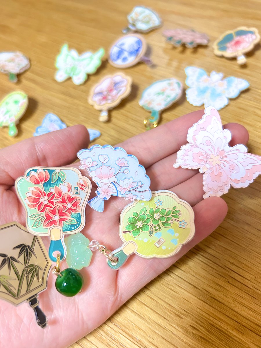 前より扱いやすくなった気がする🫧
ぬいとお出かけしても、アクリルだから壊れにくくて安心◎

ミニチュア中華団扇🪷