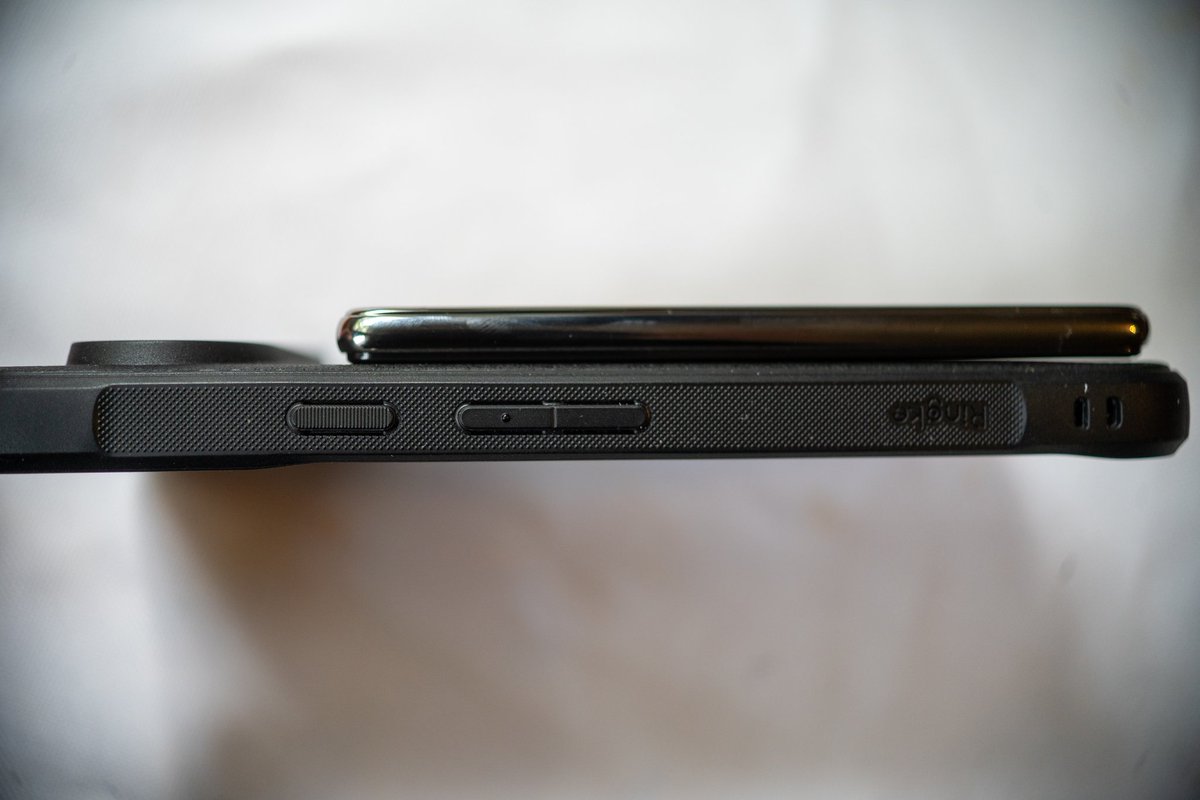 Serichan_a7c's tweet image. 最近買って良かったモノ。3選
①マグネットタイプのUSB-Cの高速充電ケーブルアダプター(L字)
②世界最薄級(6.9mm)のMagsafe(Qi2)タイプの5000mAhのポータブルバッテリーチャージャー
③カードタイプのスマートトラッカー(2枚)ワイヤレス充電式GPSトラッカーカード
こういう便利小物が大好きです