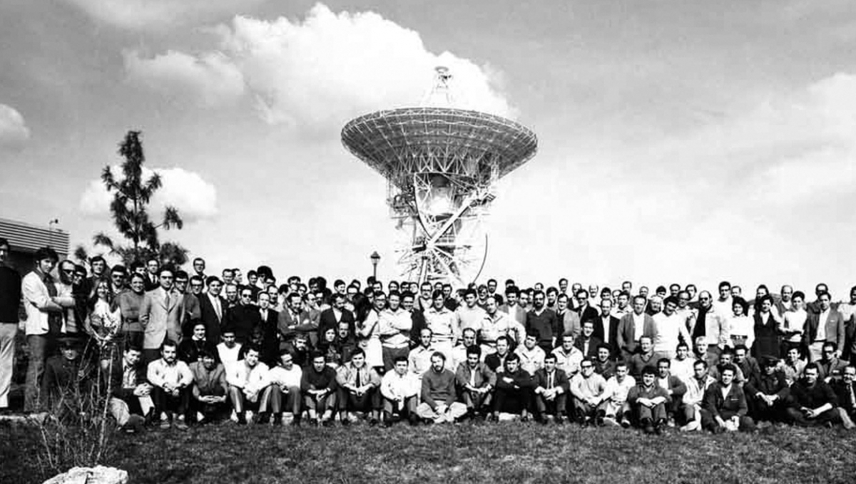 ¡Hace 56 años, el hombre pisó la #Luna! 🧑‍🚀🌗 
Pero, ¿sabías que las primeras palabras de #NeilArmstrong las escuchamos primero en 🇪🇸? 📡 La estación de la @nasa_es en Fresnedillas fue clave en las misiones #Apolo. 
¡Orgullo por nuestra contribución a la historia espacial! 🇪🇸👨‍🚀