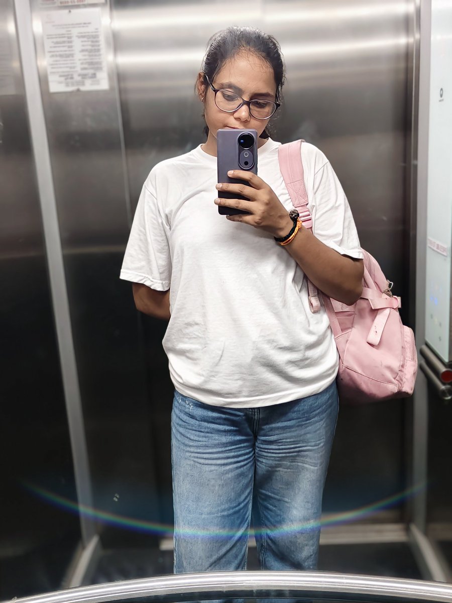 मैं अपने सहने की अंतिम घड़ी पर हूँ,
इसके बाद घबराना आपको है..

#सनकी 🦋