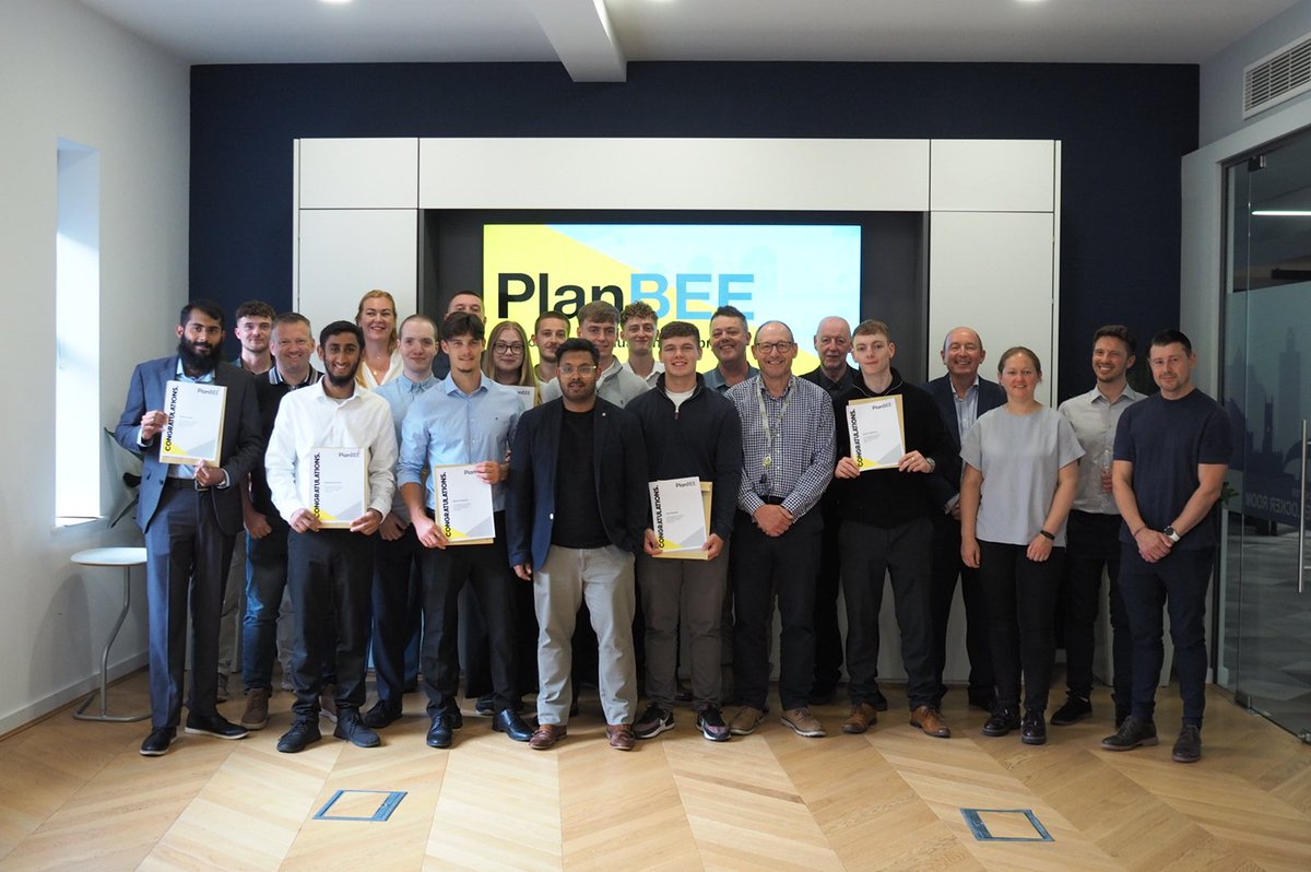 hacking4chorltz's tweet image. This week I joined @ManCityCouncil staff and industry sponsors at the graduation event for this years amazing PlanBEE programme participants. The programme creates pathways into construction for young people from Manchester. It's a brilliant scheme and it was a great evening.