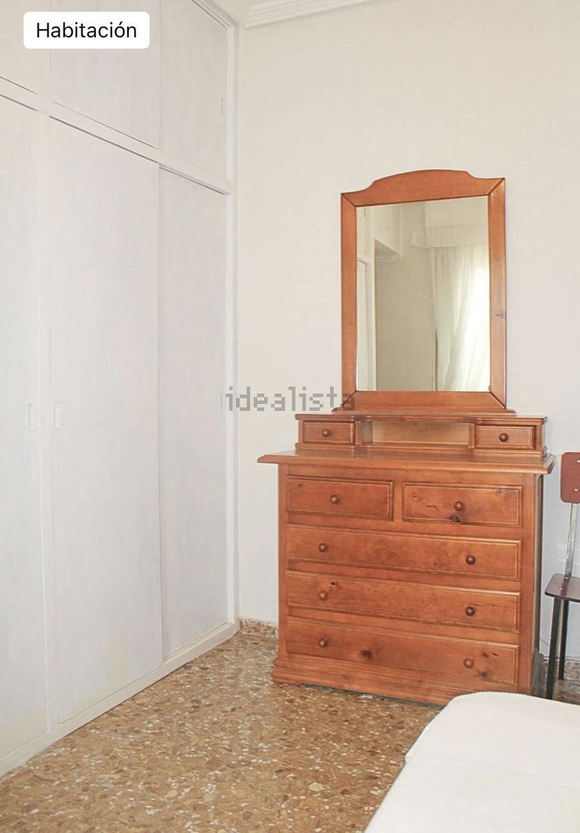 ⚠️Se busca compañera de piso en Murcia ⚠️

El piso se encuentra en Guadalupe cerca de la UCAM con parada de tranvía y bus al lado. ( 3 habitaciones y 2 baños )

💰200€ más gastos 

Para más info y fotos de las zonas comunes: 663279119