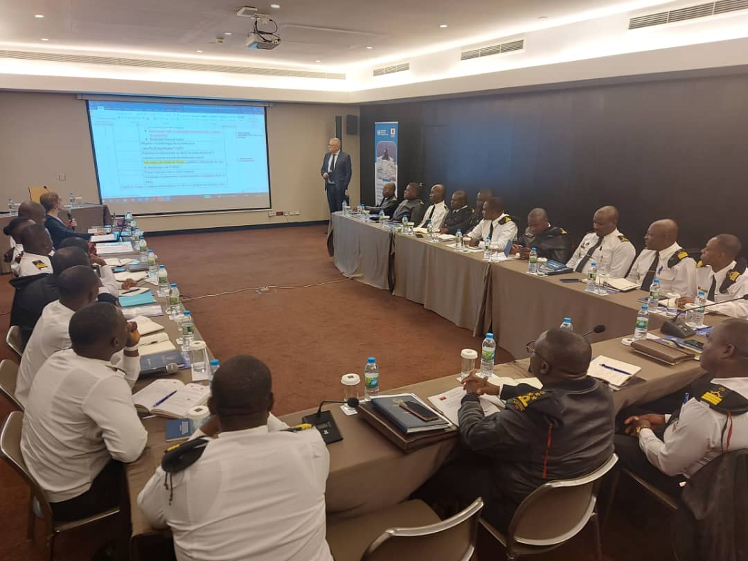 UNODC_MCP's tweet image. O @UNODC_MCP apoia a Marinha de Guerra de Angola no desenvolvimento de um manual de procedimentos operacionais harmonizados para a coordenação sincronizada das acções do Centro de Operações Marítimas, de forma a garantir uma resposta eficaz ao #CriMAR.
#GestãoDeFronteiras