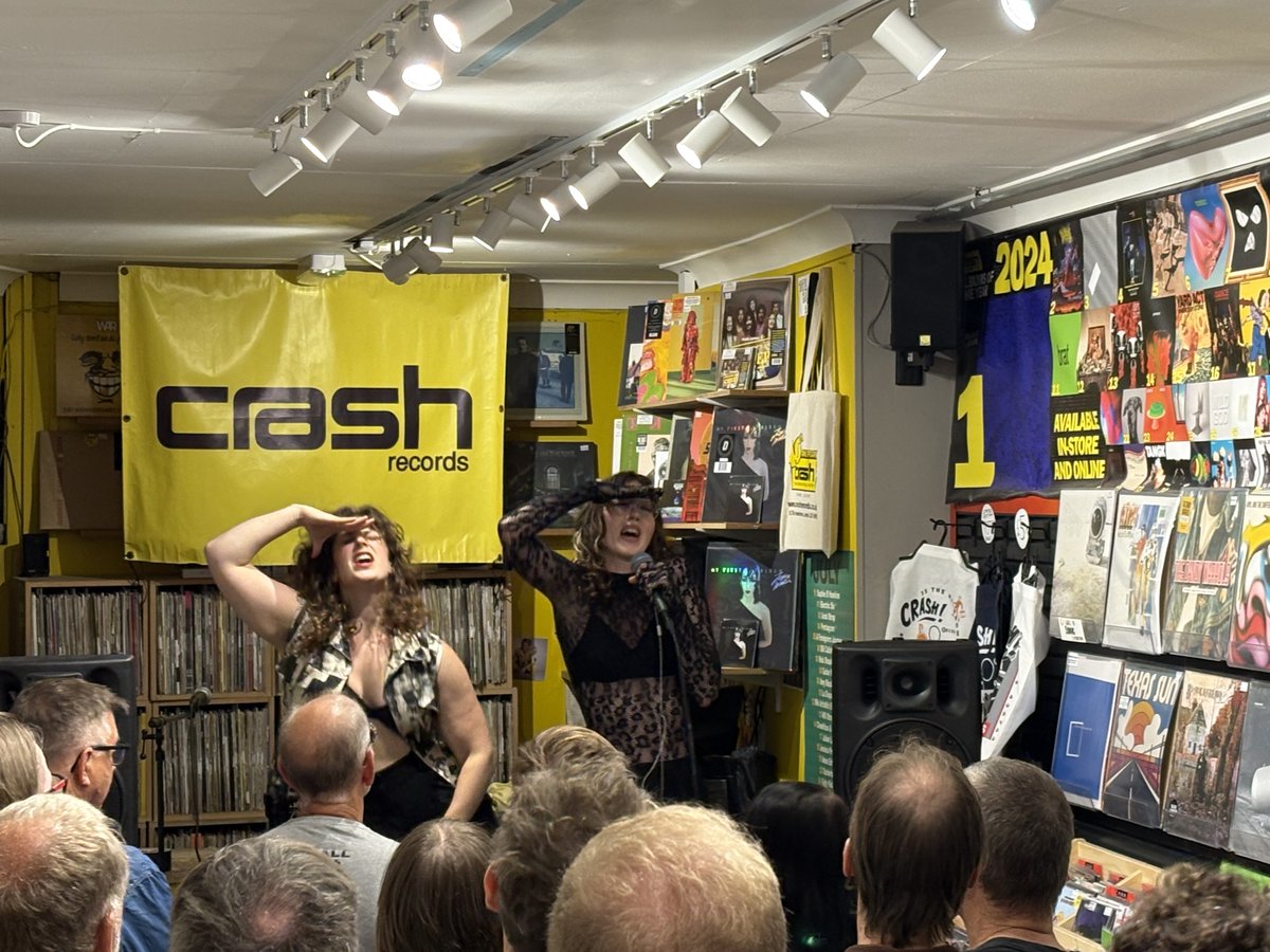 dinkededition's tweet image. What a run of instores from @Jessicawinterr !
She's been celebrating the release of 'My First Album' with some intimate shows at #DinkedEditon shops ❤️
There's still a few copies left:
ffm.bio/myfirstalbum
@residentmusic @Crash_Records @luckynumbermus