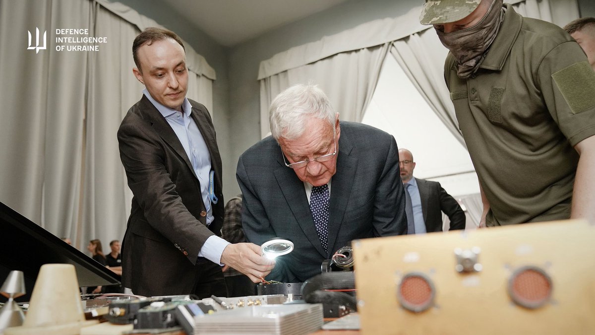 DI_Ukraine's tweet image. U.S. Special Presidential Envoy for Ukraine, Keith Kellogg, was given a detailed briefing on Western-made electronic components recovered from destroyed or captured russian weapons by the Defence Intelligence of Ukraine.
🔗: gur.gov.ua/en/content/war…