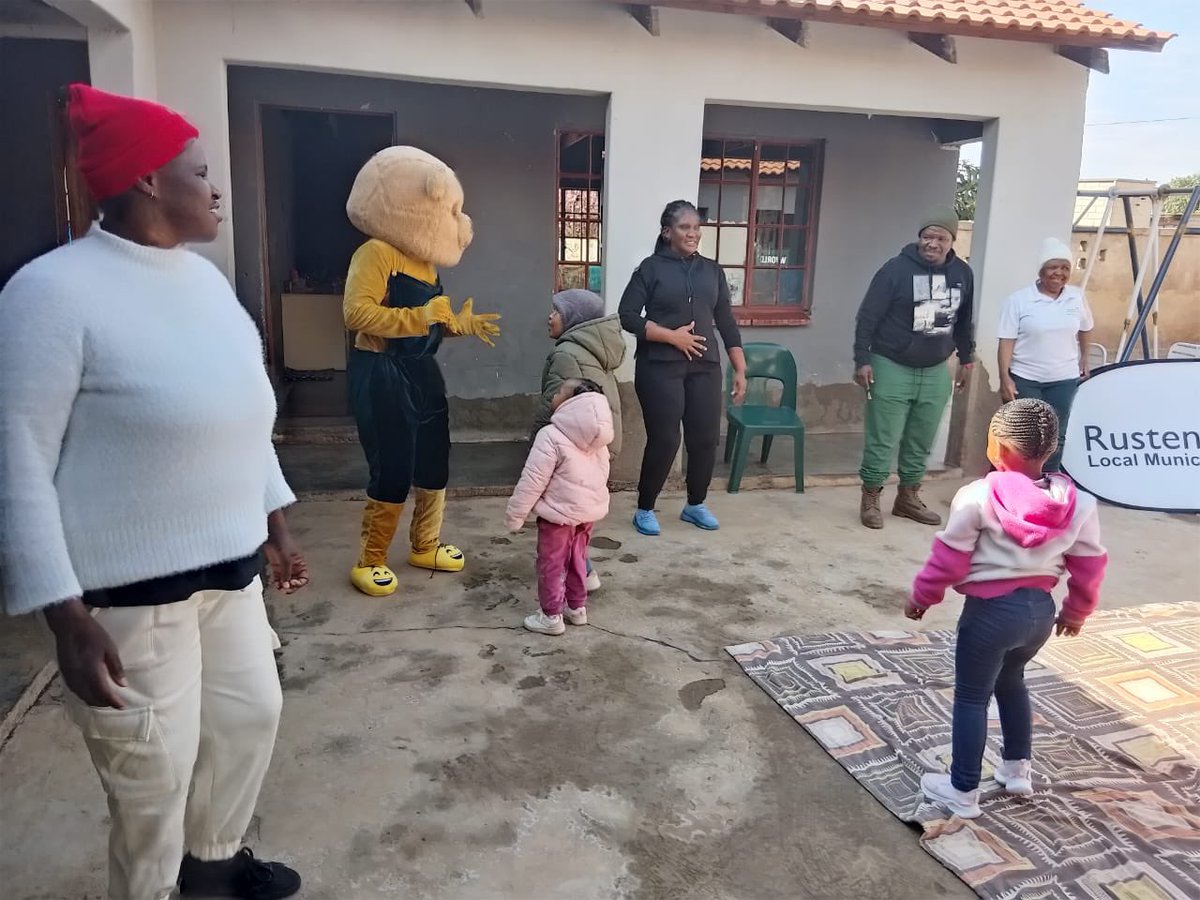 nalibaliSA's tweet image. A single, engaging story session can spark a child's interest in reading, especially when paired with positive associations and encouragement. In partnership with the Rustenburg Local Municipality and Trinity, our Nal'ibali North West team brought stories to life through…
