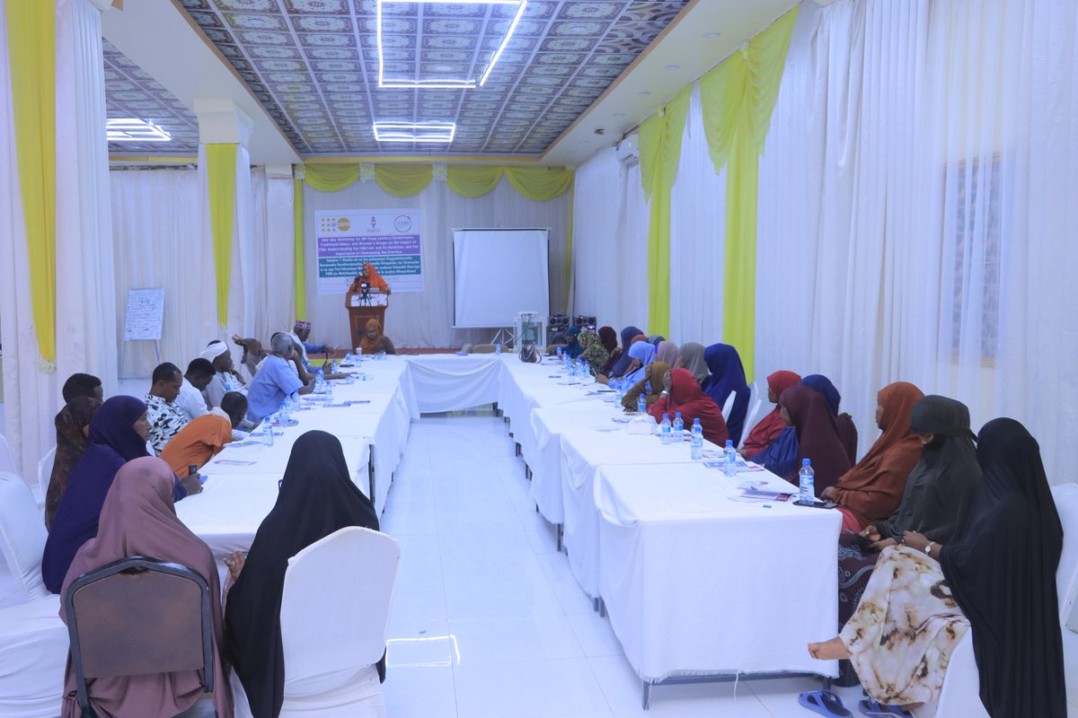 DearDaughterC's tweet image. With support from @UNFPA_SOMALIA, we conducted a one-day workshop for IDP camp leaders, Traditional elders &amp;amp; women’s groups on the impact of FGM, the FGM law &amp;amp; its provisions, effective implementation of the Act, &amp;amp; the importance of abandoning the practice.
@GPtoEndFGM
