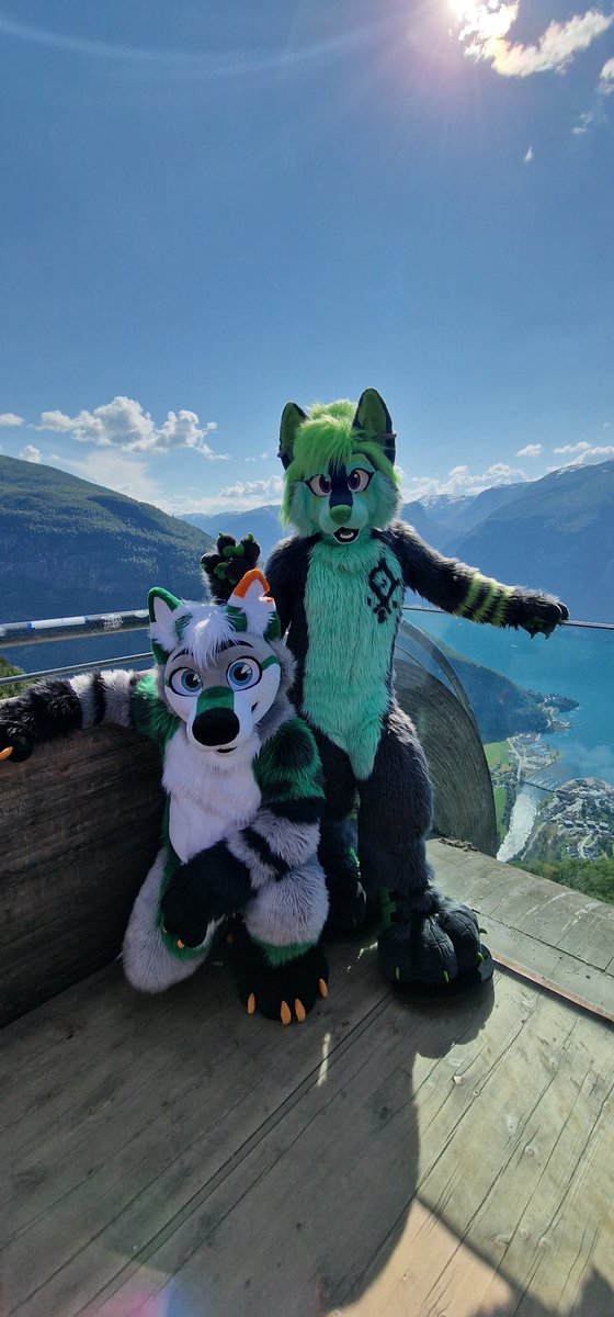 Link โจ๏ธ๐โจ๏ธ ๐Furway (@linkxendo) on Twitter photo Hot and sunny #FursuitFriday, but that won't stop <a href="/Refferic/">Refferic the Coyote</a> or me from being the floofiest of tourists โจ๏ธ Hot and sunny #FursuitFriday, but that won't stop <a href="/Refferic/">Refferic the Coyote</a> or me from being the floofiest of tourists โจ๏ธ
