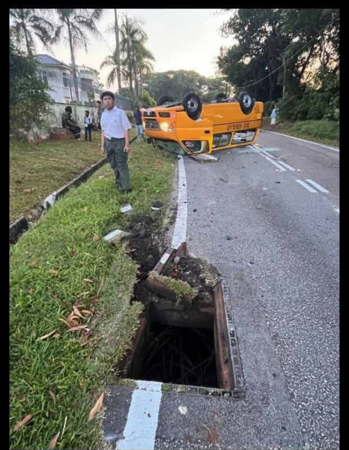 Sebab tu kita kena serious benda benda gini.
Kita selalu nak tunggu nahas terjadi, baru bergerak. 
Lepas tu senyap.
There is a reason why Malaysia lambat nak bergerak jadi negara dunia pertama.
Pencuri besi buruk, memang patut dicari dan dihukum.

Cuma bila motor kena, bunyik