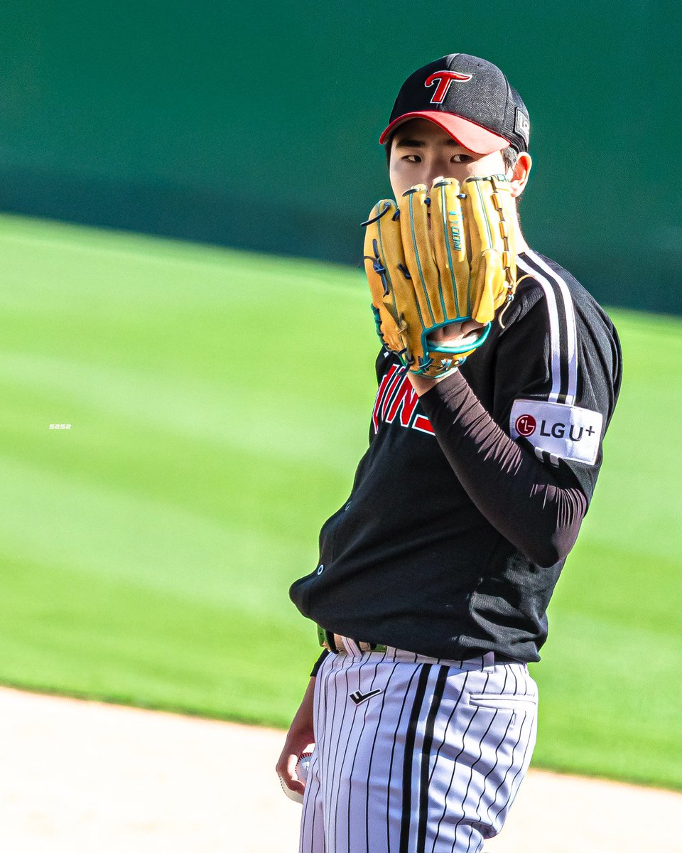 1999O717's tweet image. 피치컴이좋다고해
⤷ 피치컴이좋다

#LGTWINS #엘지트윈스 #김종운