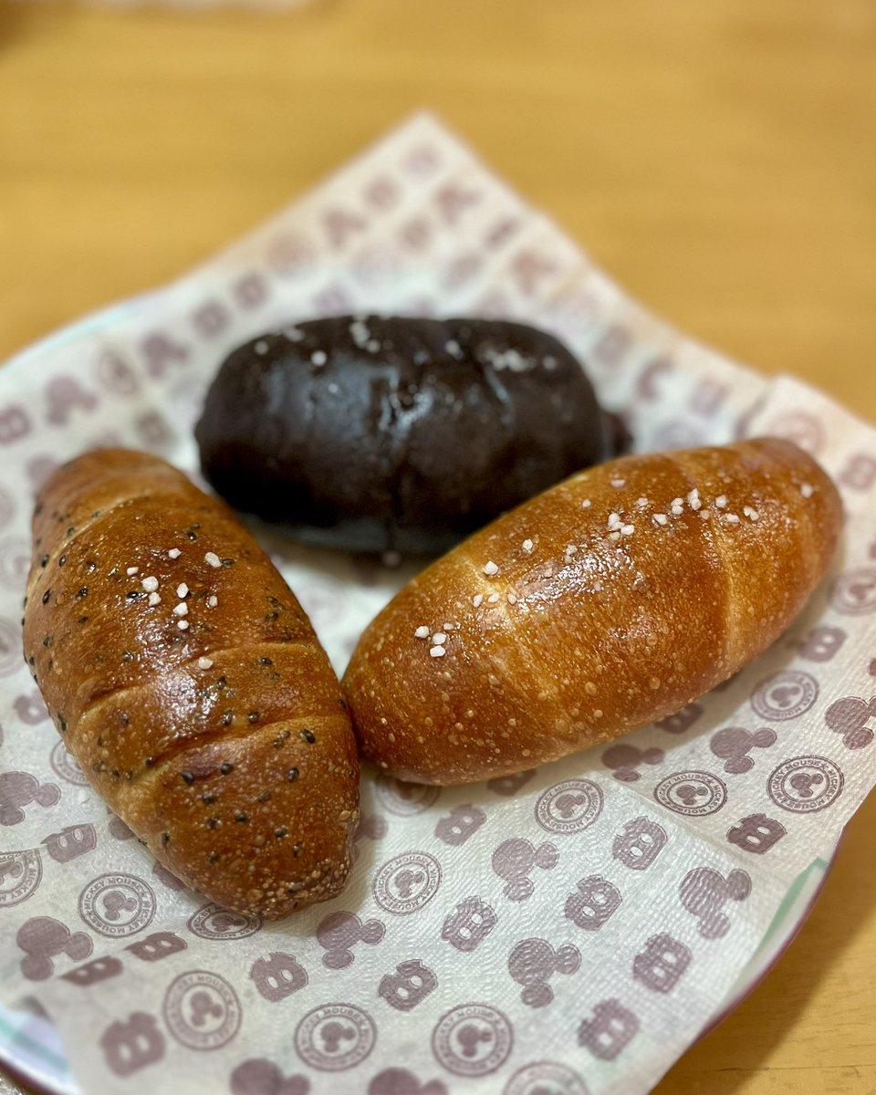 本日プレオープンの塩パン専門店に行ってみました。 複合施設で4つの