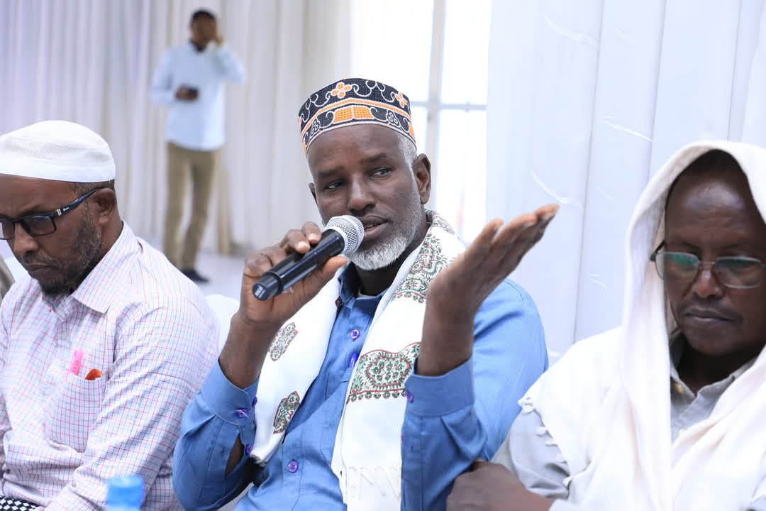 DearDaughterC's tweet image. With support from @UNFPA_SOMALIA, we conducted a one-day workshop for IDP camp leaders, Traditional elders &amp;amp; women’s groups on the impact of FGM, the FGM law &amp;amp; its provisions, effective implementation of the Act, &amp;amp; the importance of abandoning the practice.
@GPtoEndFGM