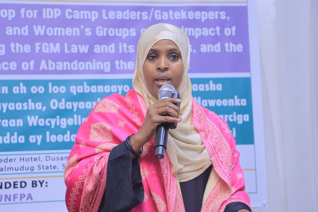 DearDaughterC's tweet image. With support from @UNFPA_SOMALIA, we conducted a one-day workshop for IDP camp leaders, Traditional elders &amp;amp; women’s groups on the impact of FGM, the FGM law &amp;amp; its provisions, effective implementation of the Act, &amp;amp; the importance of abandoning the practice.
@GPtoEndFGM