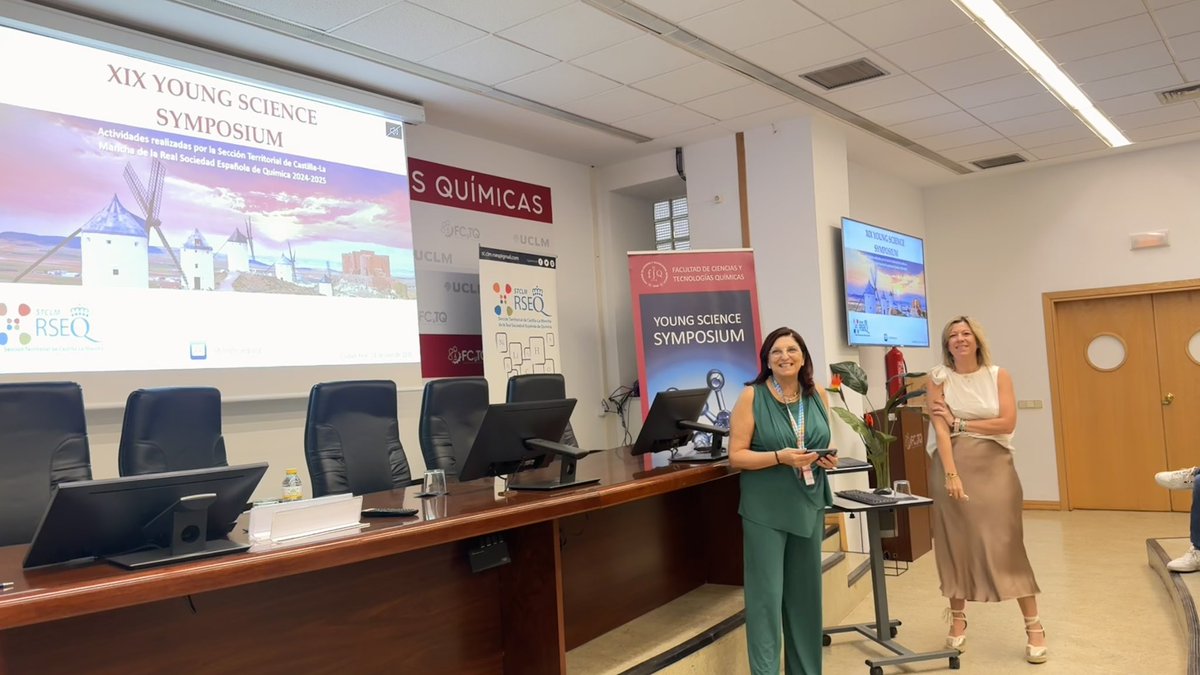RSEQstclm.bsky.social (@rseq_st_clm) on Twitter photo 🔬✨ La ciencia se viste de experiencia y pasión con la intervención de <a href="/MarianHerreroCH/">MARIA ANTONIA HERRERO</a> en el #YoungScienceSymposium de la @FCTQ_UCLM. Inspirando a nuevas generaciones desde la <a href="/RSEQUIMICA/">RSEQ</a> 💡🧪#CienciaJoven2025 <a href="/UCLMdivulga/">UCLMdivulga</a> 🔬✨ La ciencia se viste de experiencia y pasión con la intervención de <a href="/MarianHerreroCH/">MARIA ANTONIA HERRERO</a> en el #YoungScienceSymposium de la @FCTQ_UCLM. Inspirando a nuevas generaciones desde la <a href="/RSEQUIMICA/">RSEQ</a> 💡🧪#CienciaJoven2025 <a href="/UCLMdivulga/">UCLMdivulga</a>