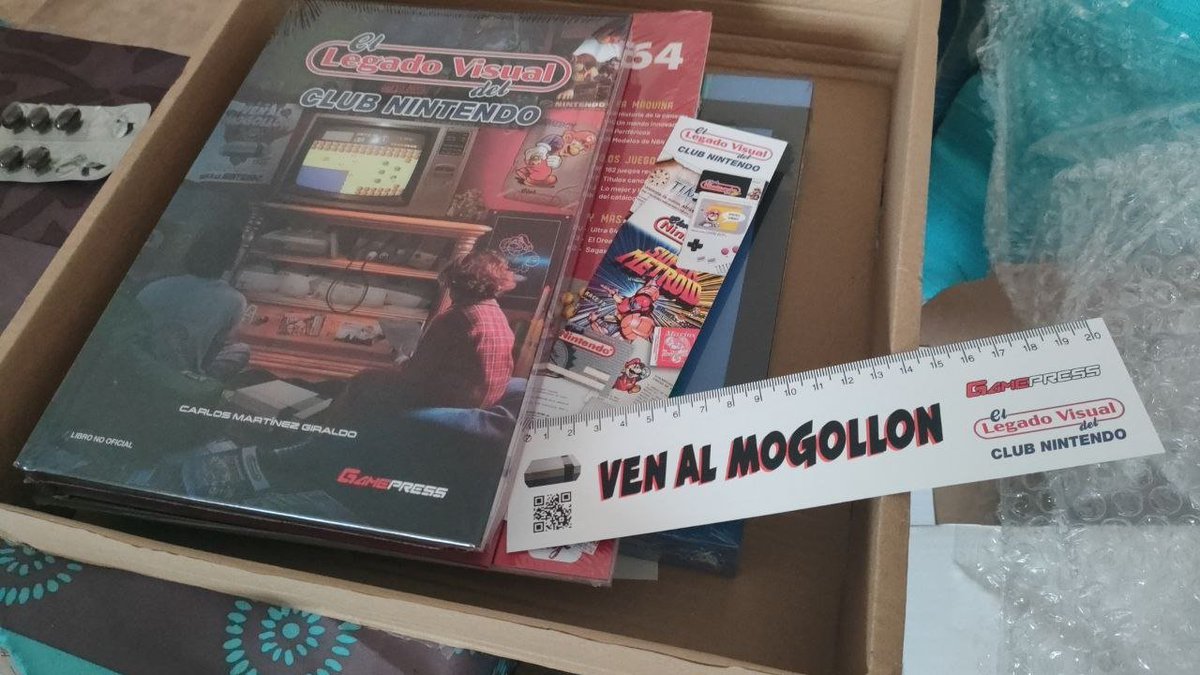 Anthor85's tweet image. Hace un par de días me llegaron libros que tenía pedidos hace tiempo a los amigos de @HeroesdePapelES y @GamePressEd . Ojo, que La leyenda de N64 lo han escritos los chicos de @HadokenRojo , seguro que no tiene desperdicio 😁