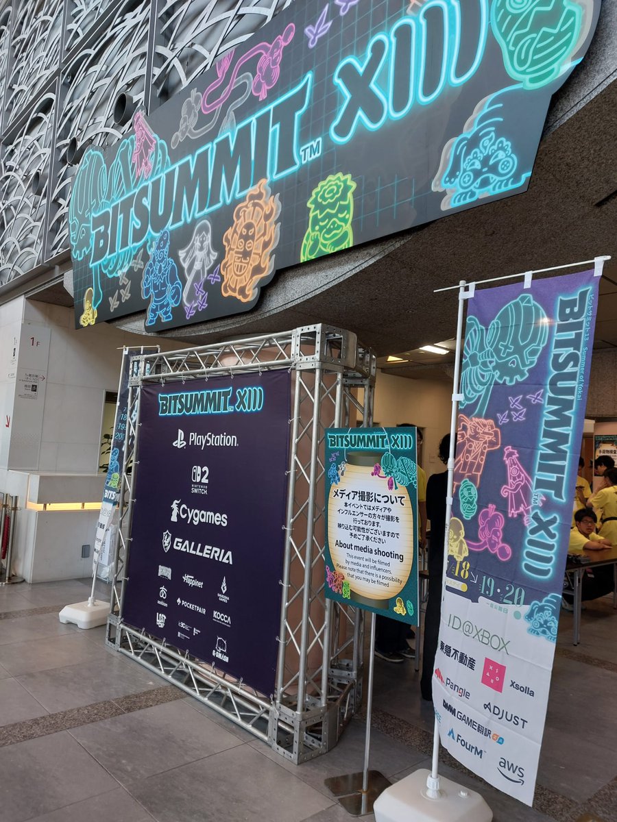 DustGamesStudio's tweet image. RoomKappa has arrived to the @BitSummit with our friends @catalanarts !!!🎈
The event is amazing and people are enjoying popping balloons in #Roombattle ✨
#gamedev #BitSummit #ビットサミット #CatalanArts #yokai