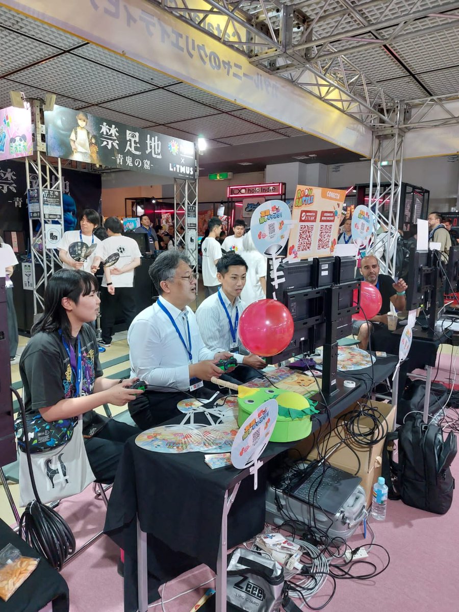 DustGamesStudio's tweet image. RoomKappa has arrived to the @BitSummit with our friends @catalanarts !!!🎈
The event is amazing and people are enjoying popping balloons in #Roombattle ✨
#gamedev #BitSummit #ビットサミット #CatalanArts #yokai
