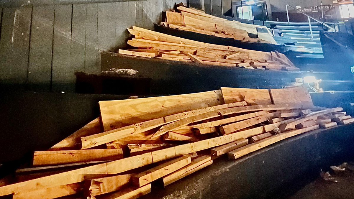 TyneOperaHouse's tweet image. Our Gallery restoration project, kindly funded by @HeritageFundUK, is making great progress only a week into our labour 🔨
Our fantastic volunteers have spent this week removing our old Gallery seats.
Find out more about the project: bit.ly/TTgalleryproje… 🎭