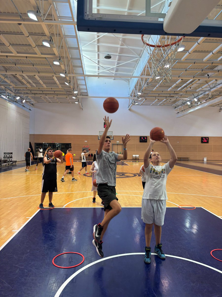 Fun_Realmadrid's tweet image. 🏀 ¡Continuamos viviendo intensamente los días 16 y 17 de julio en el XI Campus Adaptado de Baloncesto!
🙌 Hemos trabajado dos valores fundamentales: la igualdad y el compañerismo, pilares esenciales dentro y fuera de la cancha.
😎 Seguimos creciendo como jugadores y como…