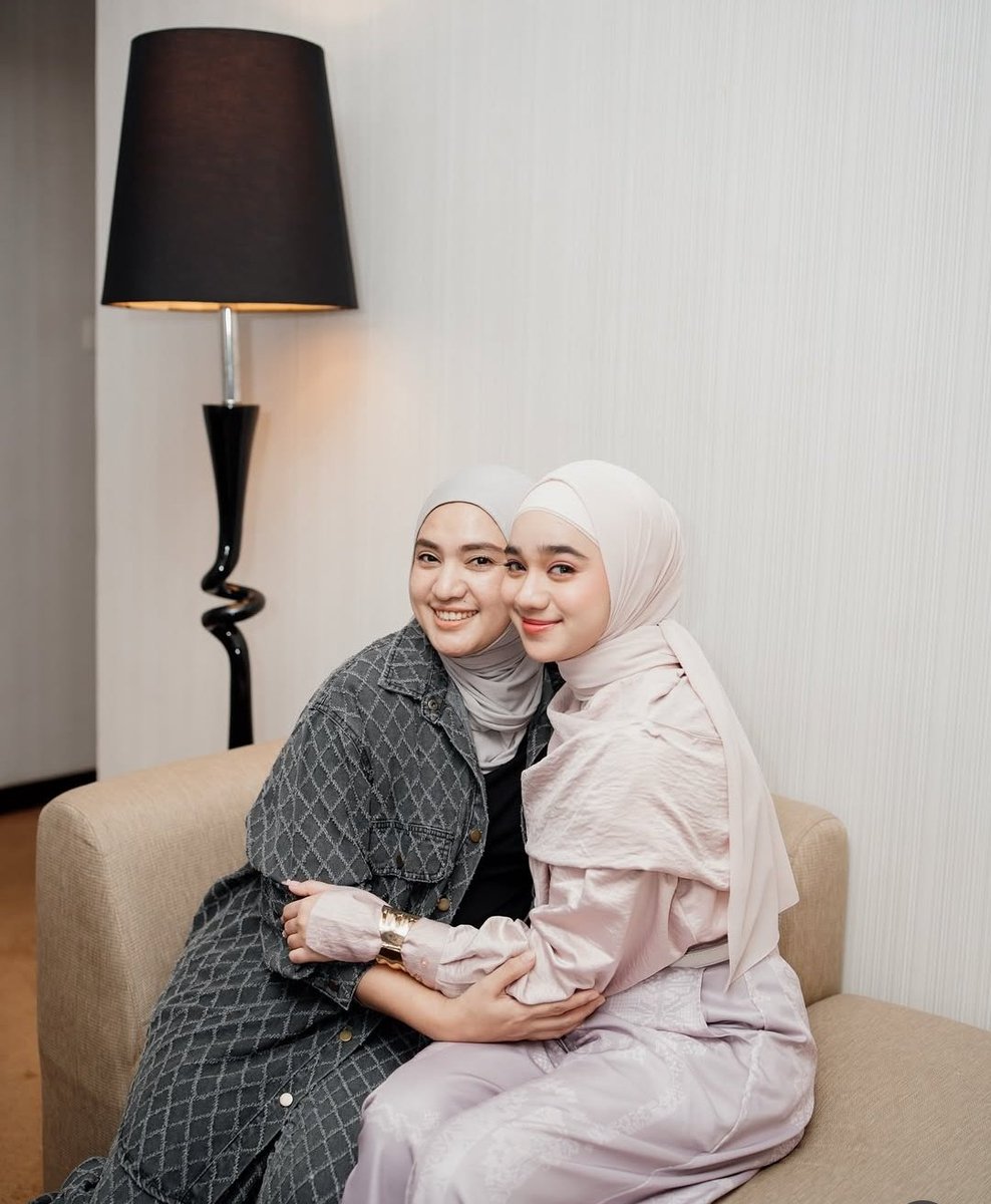 herselaahikmah's tweet photo. indah bukan hanya soal rupa, tapi juga tentang cinta tulus yang terpancar dari senyum mereka 𖹭.ᐟ https://t.co/exulYSn9wr