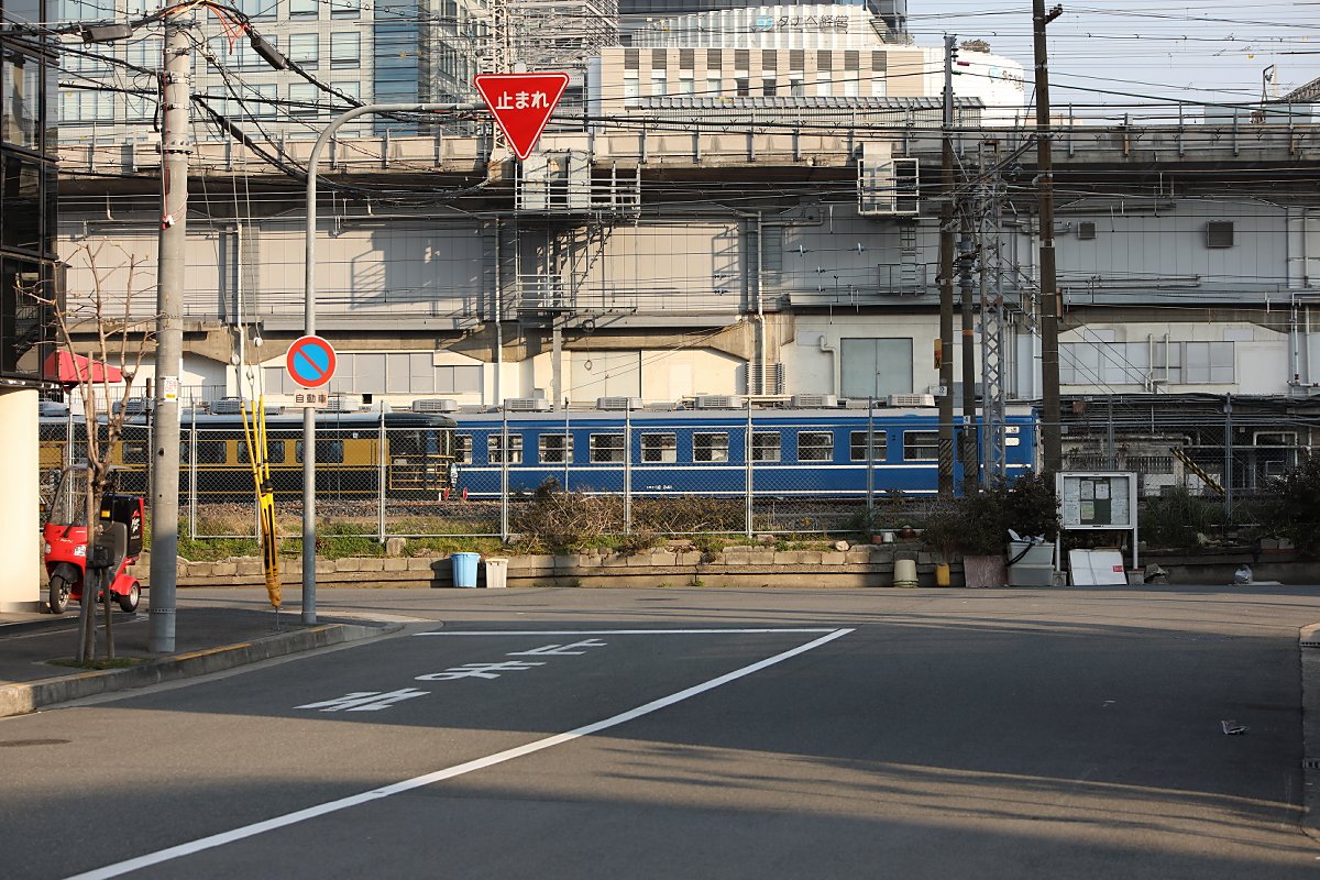 とうとう宮原から青い客車が消えた。
