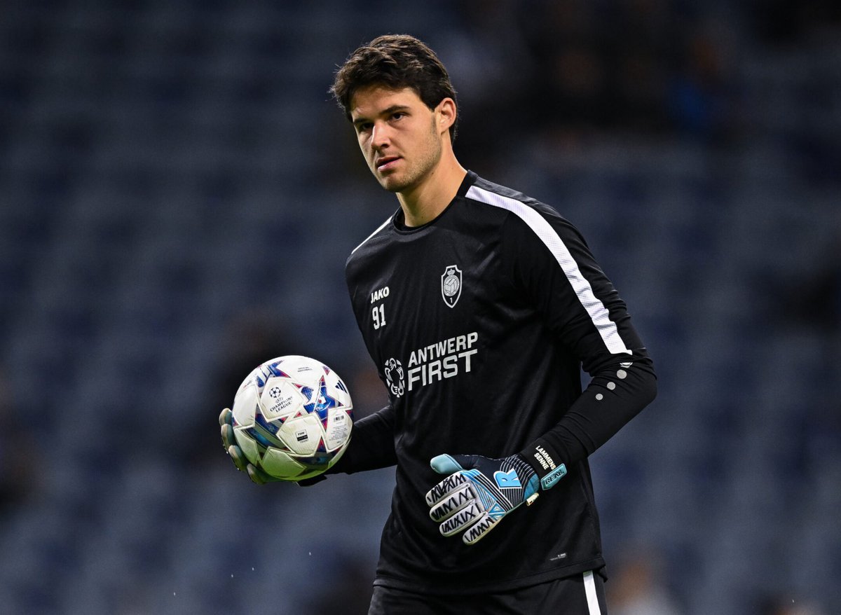 Man United plot surprise move for Senne Lammens Man United plot surprise move for Senne Lammens