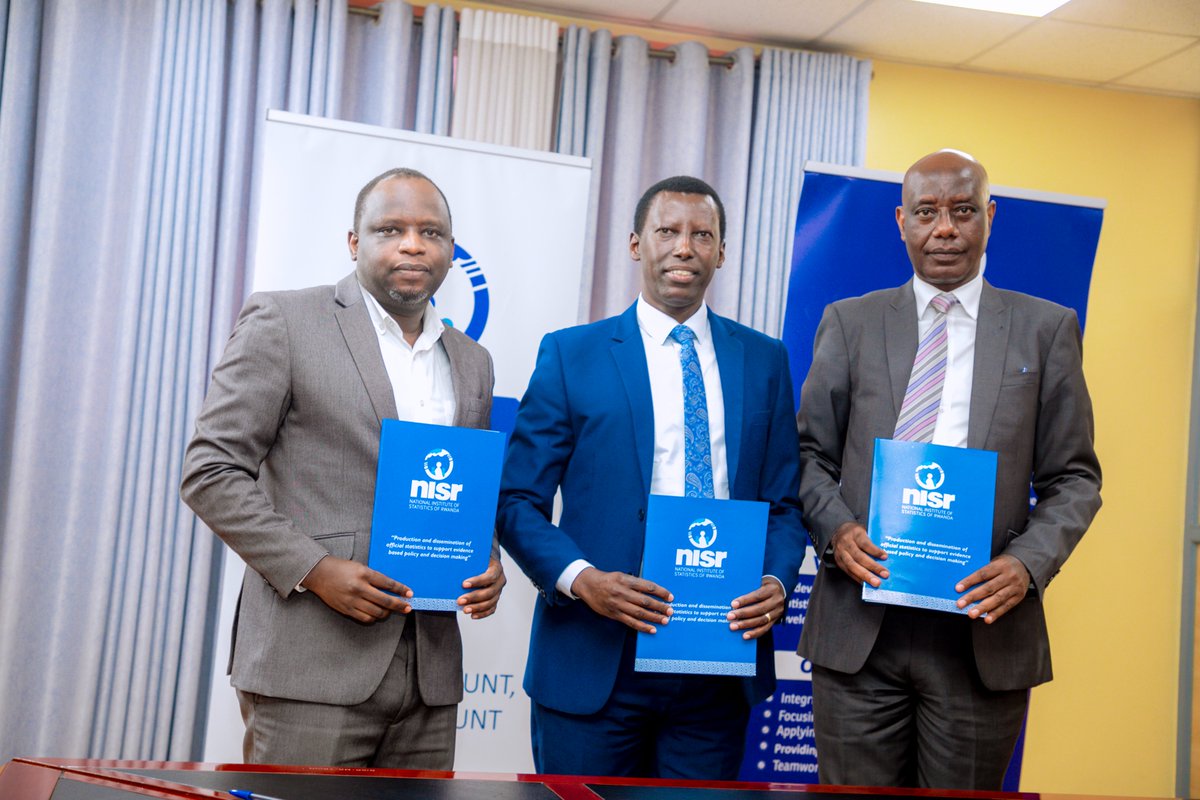 statisticsRW's tweet image. Today at NISR, we held the official handover between the newly appointed Deputy Director General, Mr. MWIZERWA Jean Claude, and the Former DDG, Mr. Michel NDAKIZE RUGAMBWA. We extend our sincere appreciation to Mr. Michel NDAKIZE RUGAMBWA for his dedicated service and…