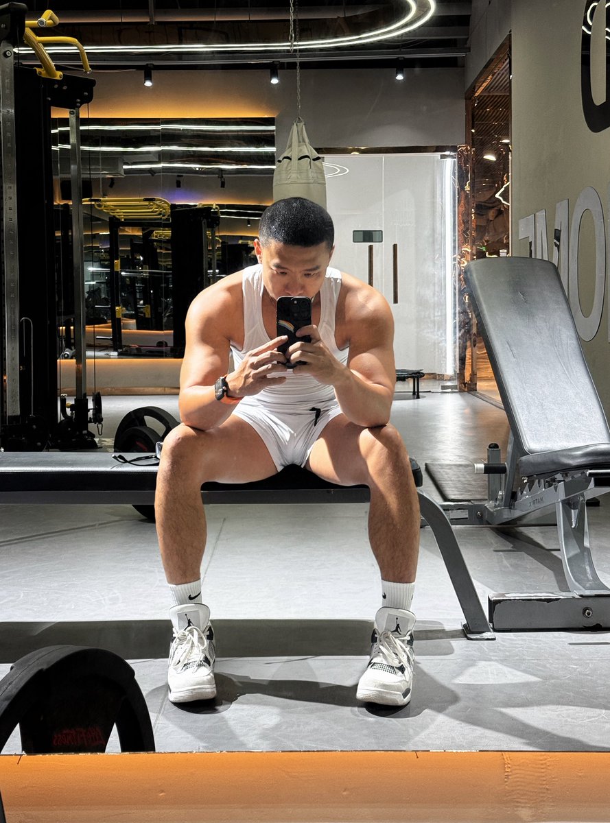 本大帅哥，再也不倒贴