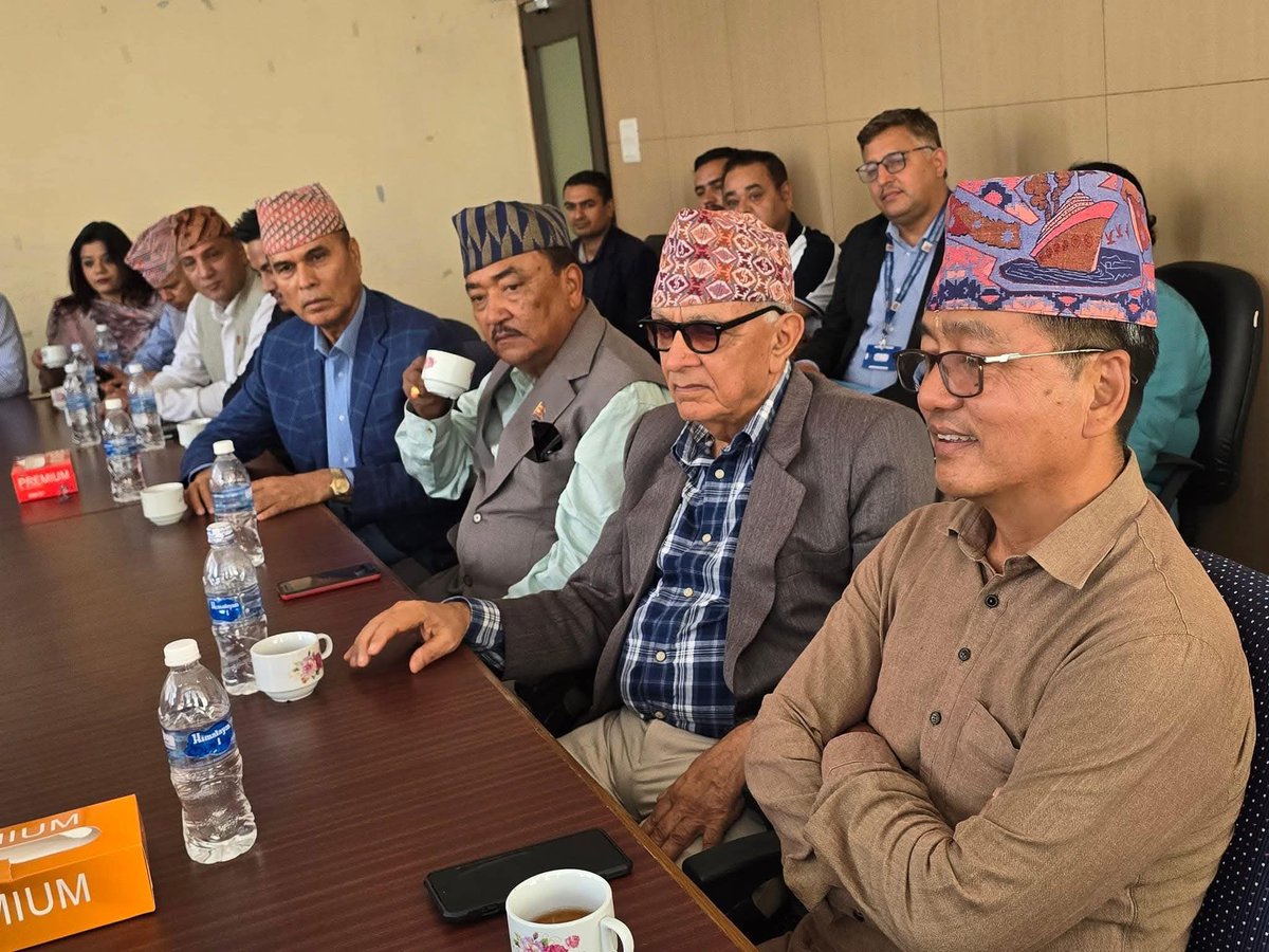 RabindraMishra's tweet image. भ्रष्टाचार विरुद्ध युवाले गर्नै पर्ने काम:
आज राप्रपाले भ्रष्टाचारका विरुद्ध 'अख्तियार' र 'सम्पत्ति शुद्धिकरण' गुहार्यो। गज्जब भयो। अरूले पनि यसैगरी दबाब दिउन्।
जबसम्म राजनीतिलाई संवैधानिक/कानूनी रूपमैँ संवैधानिक निकाय तथा कर्मचारीतन्त्रबाट अलग गर्न सक्दैनौँ, भ्रष्टाचार…