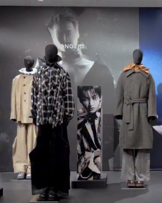 1024updates's tweet image. [🎬] Seonghwa for SONGZIO 25FW Collection PICCADILL at Shinsegae Gangnam pop-up

#ATEEZ #에이티즈 #SEONGHWA