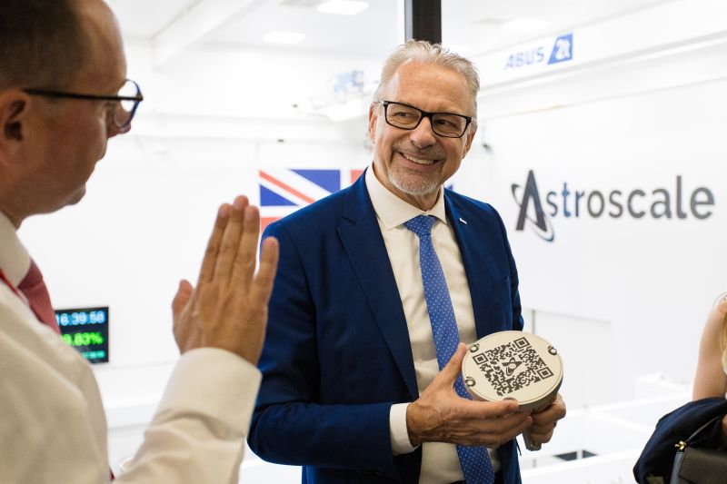 Astroscale UK & Europe (@astroscale_uk) on Twitter photo It was a pleasure to welcome <a href="/esa/">European Space Agency</a>’s Director General, <a href="/AschbacherJosef/">Josef Aschbacher</a>, to our facility this week during the 10-year anniversary celebrations for ECSAT.
We had the chance to brief him, alongside <a href="/LaurentJaffart/">Laurent Jaffart</a>, Director of Connectivity and Secure Communications and Head of It was a pleasure to welcome <a href="/esa/">European Space Agency</a>’s Director General, <a href="/AschbacherJosef/">Josef Aschbacher</a>, to our facility this week during the 10-year anniversary celebrations for ECSAT.
We had the chance to brief him, alongside <a href="/LaurentJaffart/">Laurent Jaffart</a>, Director of Connectivity and Secure Communications and Head of