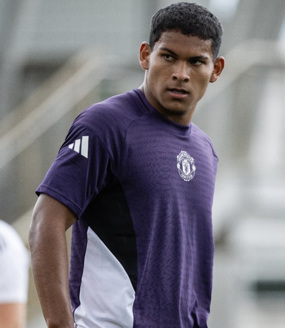 utdehzan's tweet image. ๐จDiego Leon will wear the number 30 for Manchester United. #MUFC