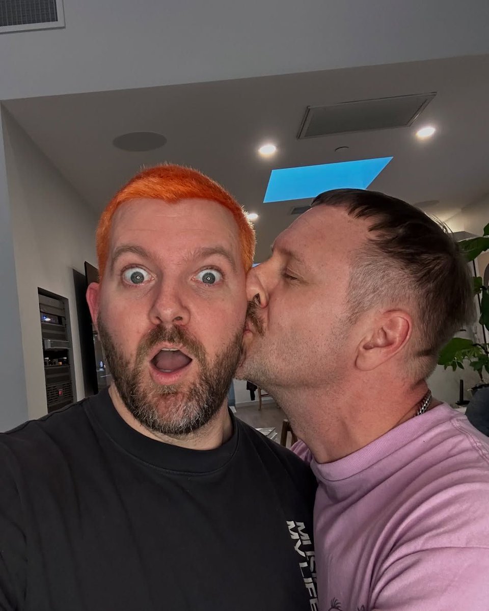 1001TLtv's tweet image. These two sweethearts just dropped a massive bass house EP 🤠 💥 1001recordings.lnk.to/B2U
@DillonFrancis @MARTENHORGER @1001Recordings
