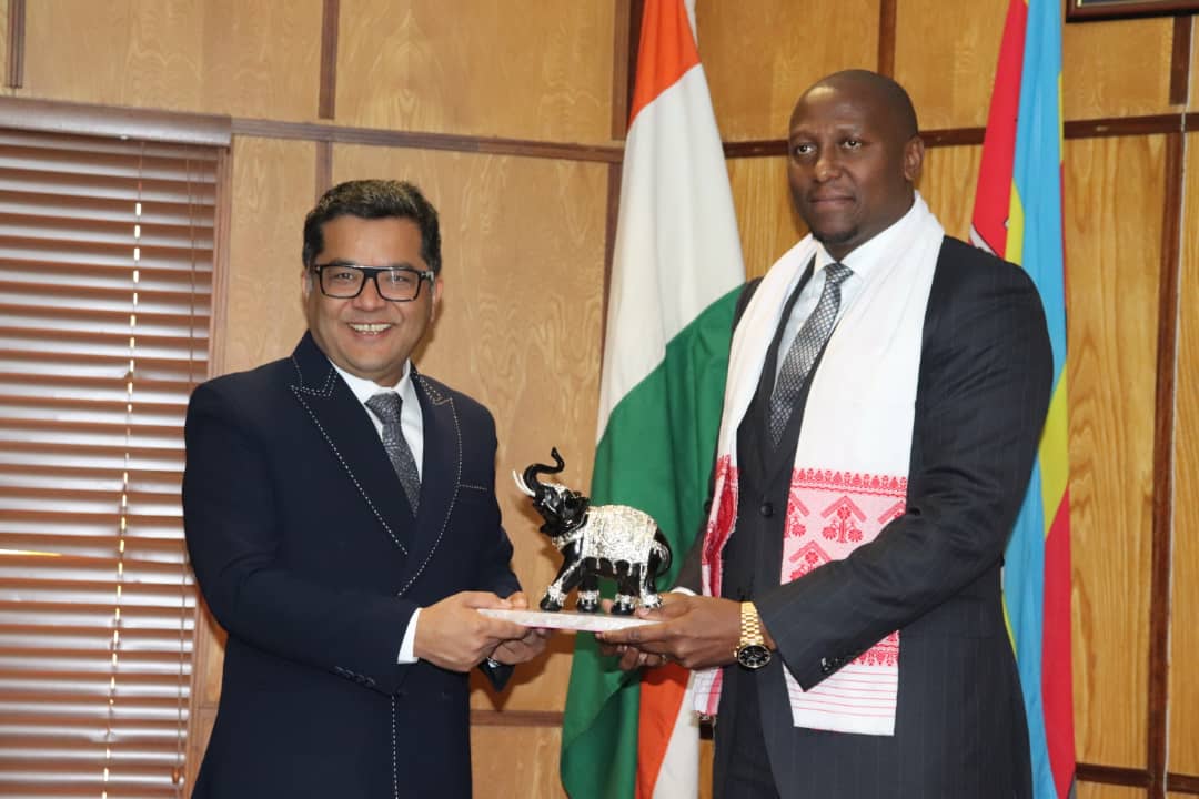 IndiaEswatini's tweet image. Hon. Minister of State for External Affairs, Shri Pabitra Margherita @PmargheritaBJP called on Hon. Prime Minister H.E Russel Dlamini @RussellMDlamini & held discussions to strengthen bilateral relations @MfaicSd @MEAIndia @IndianDiplomacy @EswatiniGovern1