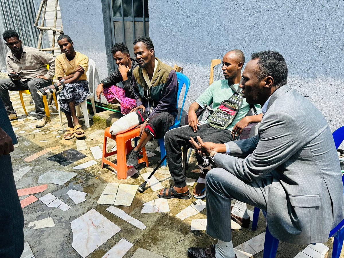 Puntlandmirror's tweet image. #Puntland’s leading opposition politician, @DrGuledS, visited wounded Puntland soldiers receiving treatment in Addis Ababa, #Ethiopia.
In a Facebook post, he stated that the soldiers include those in recovery and others in need of further medical care. He added that he is…