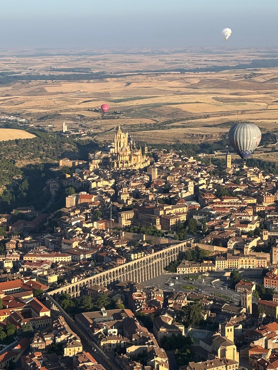😍 Comienza un fin de semana donde el cielo de la ciudad de Segovia se convertirá en color y alegría. 

✅ El Festival de Globos de Segovia se va a celebrar desde hoy hasta el día 20 de julio, una prueba deportiva que forma parte de la XXV Copa del Rey.