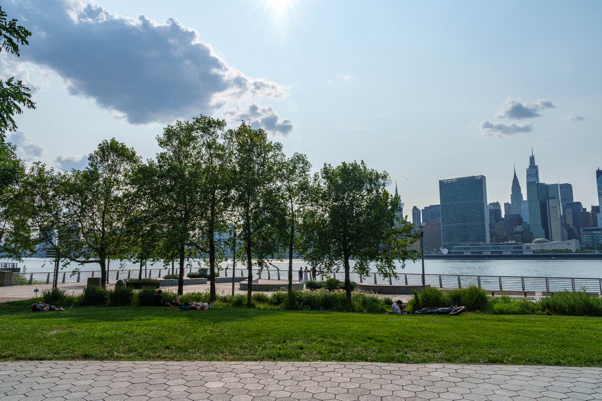 NYstateparks's tweet image. Now you're in New York, these streets will make you feel brand new, big lights will inspire you.
📍 Gantry Plaza State Park, New York City
📷 Brian Styk