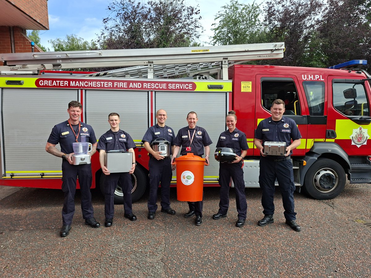 manchesterfire's tweet image. 🚨🍳 We’re proud to support Cracking Good Food’s Kitchen Kit Callout, helping to redistribute pre-loved kitchen gear to communities across Greater Manchester.
Thanks to our staff for donating and cutting landfill waste! ♻️👏