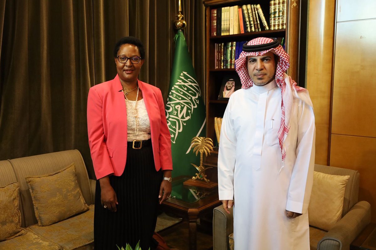 ksaembsy's tweet image. استقبل سعادة سفير خادم الحرمين الشريفين في سوريا د. #فيصل_المجفل، سعادة ممثل صندوق الأمم المتحدة للسكان في سوريا السيدة موريل مافيكو والوفد لها. وجرى خلال اللقاء مناقشة الموضوعات ذات الاهتمام المشترك.