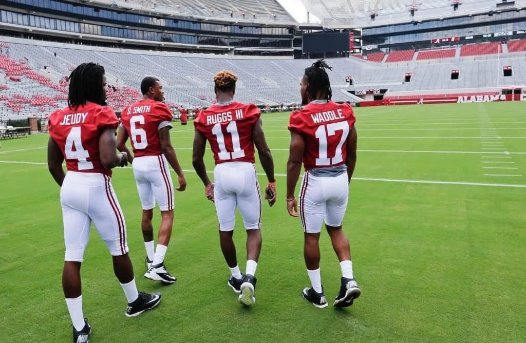 AUJoe10's tweet image. It’s time to tell the truth.
Horatio Fields > Jeudy
Cam Coleman > Smith
Malcolm Simmons > Ruggs
Eric Singleton > Waddle
Somebody make sure to get a pic of those four like this at Auburn.