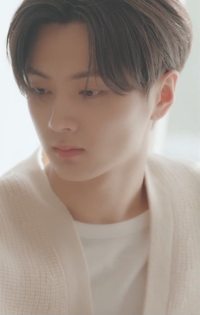 acepjsss's tweet image. Prettiest man in the world.