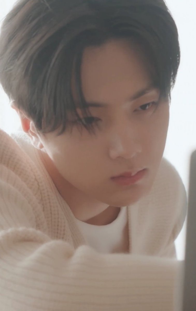 acepjsss's tweet image. Prettiest man in the world.