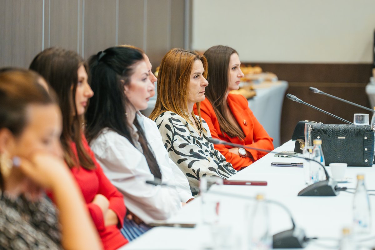 UNDP_Montenegro's tweet image. Licensing specialized services for #GBV survivors is key to stronger protection systems.🛡️
We organized an expert discussion with @MSSDCrneGore and support by the #EU, to ensure these services in 🇲🇪 are available, high-quality, and survivor-focused. 💬
