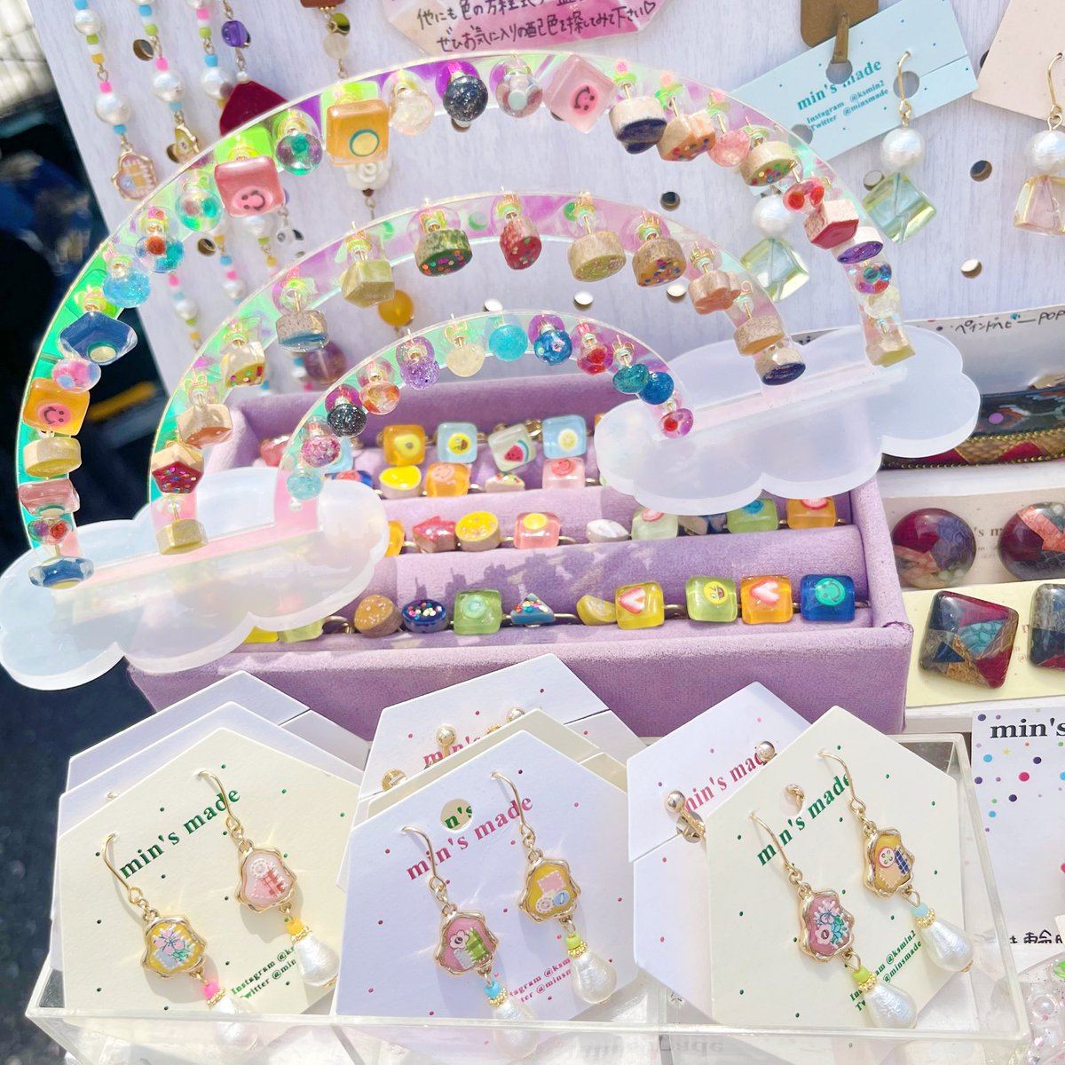 minsmade's tweet image. 本日も暑い中、足を止め宝探しをお楽しみくださった皆さま、ありがとうございました🥰🙏✨
周りの作家さまにも恵まれ過ぎて、暑さに体力は持っていかれましたが有意義な1日でした☺️🍀

次回の出店は27日の御徒町🐼❣️
こちらも宜しくお願いします❣️

片付け後のマジックアワーをシェアハピっ🪄🌇❣️
