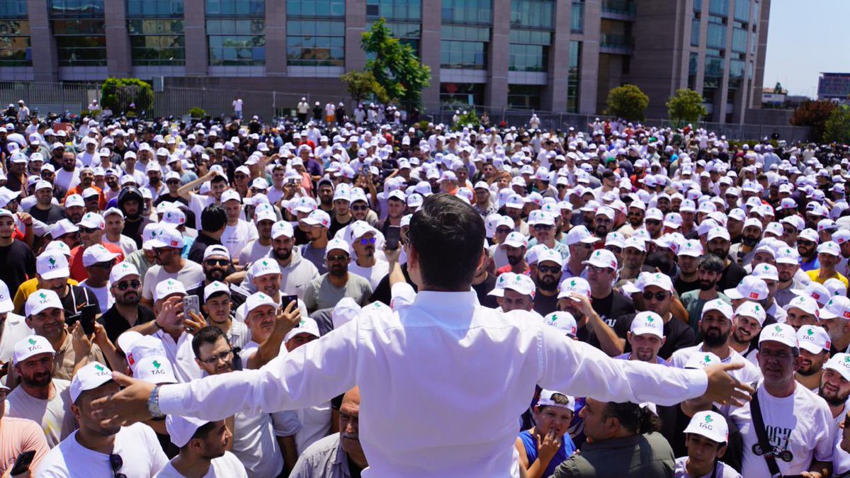 Binlerce Martı TAG sürücüsü, Oğuz Alper Öktem ile Çağlayan Adliyesi’ne geldi.