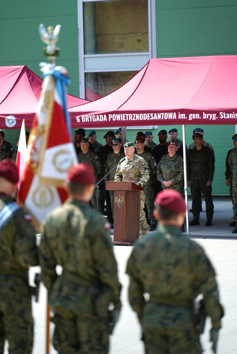 DGeneralneRSZ's tweet image. Zakończenie dyżuru Grupy Bojowej Unii Europejskiej 🇵🇱🇪🇺.
W obecności dowódcy generalnego Rodzajów Sił Zbrojnych gen. broni Marka Sokołowskiego zakończono dyżur Grupy Bojowej Unii Europejskiej 2024/2025 r.
Grupa Bojowa UE składała się z ok. 2,4 tys. żołnierzy. Przez rok trzon…