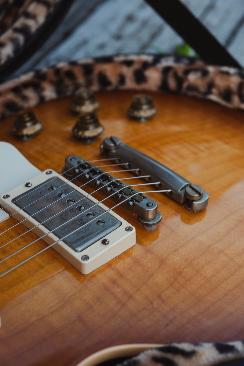 JACK_3298's tweet image. Gibson Les Paul Standard 50's 2003
ブリッジをArea59のABR-1に変更
アンカーを抜いて埋め木した上でアンカーボルトを立ててもらったおかげか、鳴りも出音もびっくりするほど好みな方向に行ってくれました
見た目も音も最高になりました👍