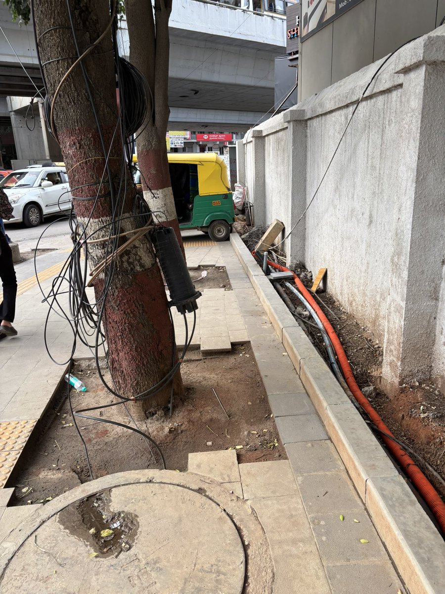 Auto Story in Bangalore Currently 😊 <a href="/CMofKarnataka/">CM of Karnataka</a> 20 autos are standing right infront and around me and still I am not getting one 🤪