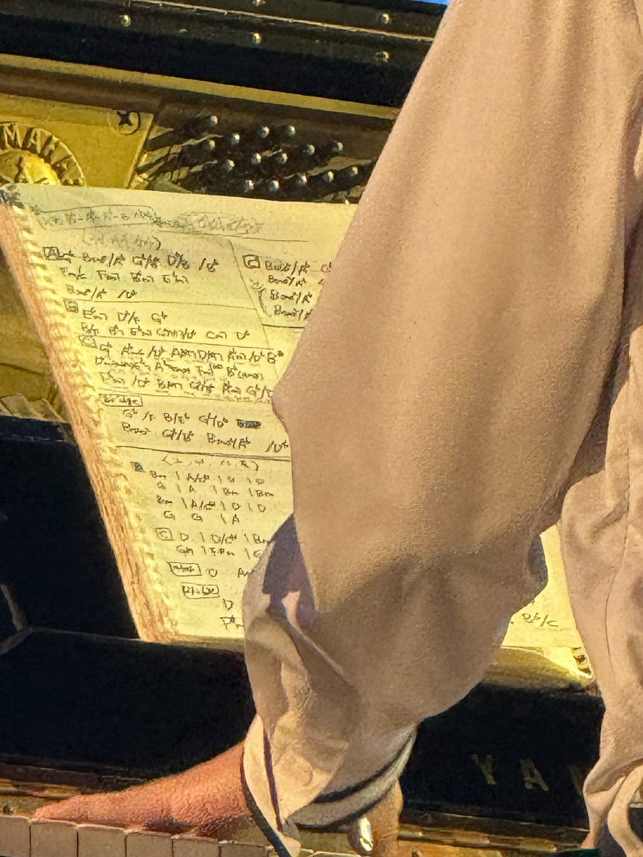 원필이가 직접 쓴 빼곡한 악보가 너무 좋음...🥹