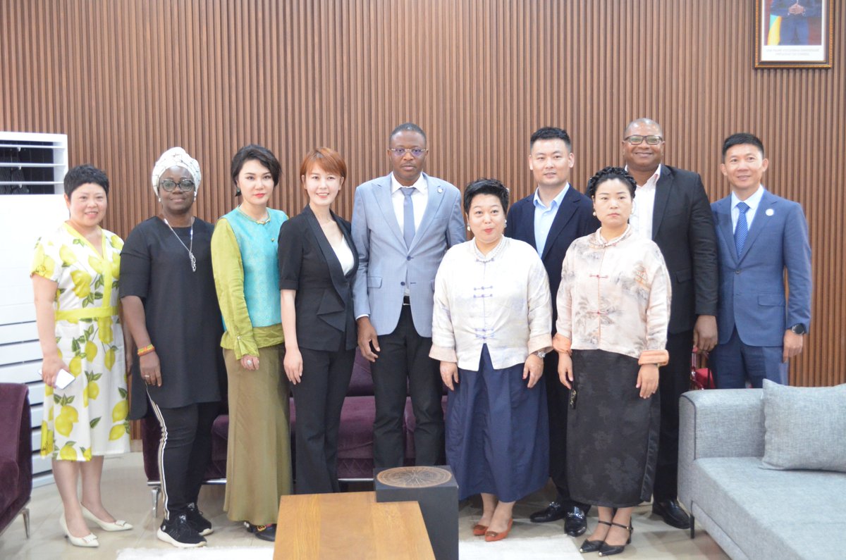 Préparatifs de la 20ème édition de la Foire Internationale de Lomé : le DG du CETEF TOGO 2000 rencontre une délégation chinoise pour leur participation à la 20ème Foire Internationale de Lomé qui se déroulera du 28 novembre au 14 décembre 2025.